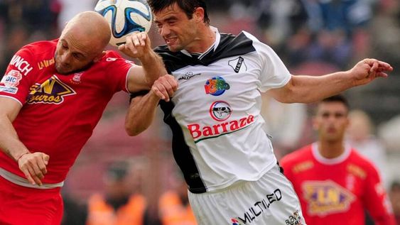 Huracán goleó a All Boys y mantuvo su sueño de ascenso
