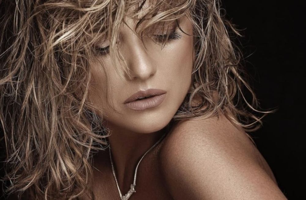 A los 55, Araceli González posó en paños menores como hace mucho no hacía y deleitó con su top que marcó todo