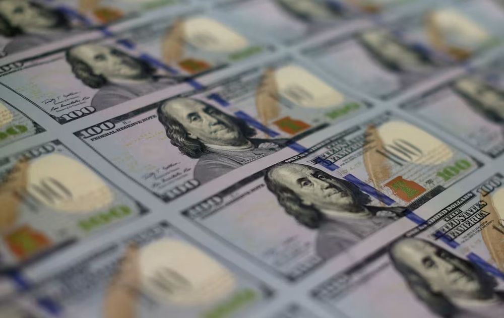 El dólar se mantiene estable.