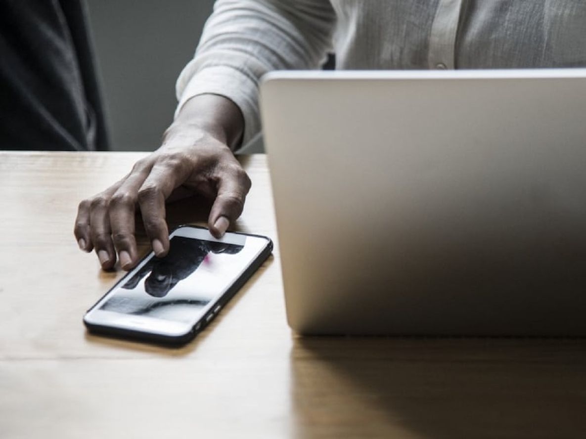 El DNU 690/20 declaró los servicios de Internet, tv paga y telefonía fija y móvil como servicios públicos esenciales / Web