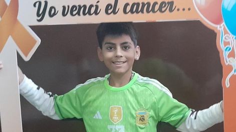 Los Andes | Ahora nos volvimos a ilusionar: Lisandro venció a la leucemia y volvió al fútbol con sus amigos, lo que siempre quiso. Foto: Gentileza Diego Medina.