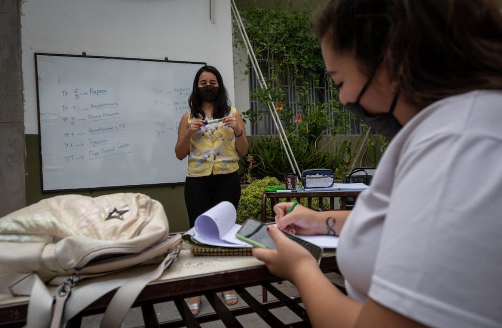 Vacunas chinas para docentes en Mendoza: unas 12.000 personas serán inmunizadas en primera instancia