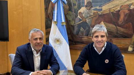 El gobernador Alfredo Cornejo se reunió este lunes con el ministro de Economía Luis Caputo. Foto: Gobierno de Mendoza.
