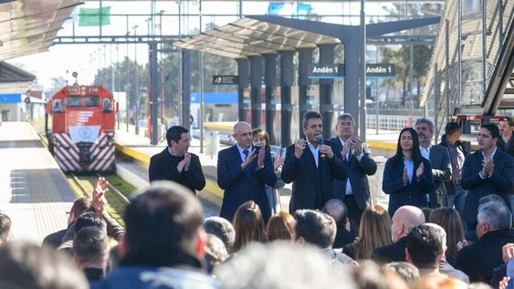 El presidente de la Cámara de Diputados, Sergio Massa, participó del acto para inaugurar la renovación de esa estación de trenes de la Línea Belgrano Norte.