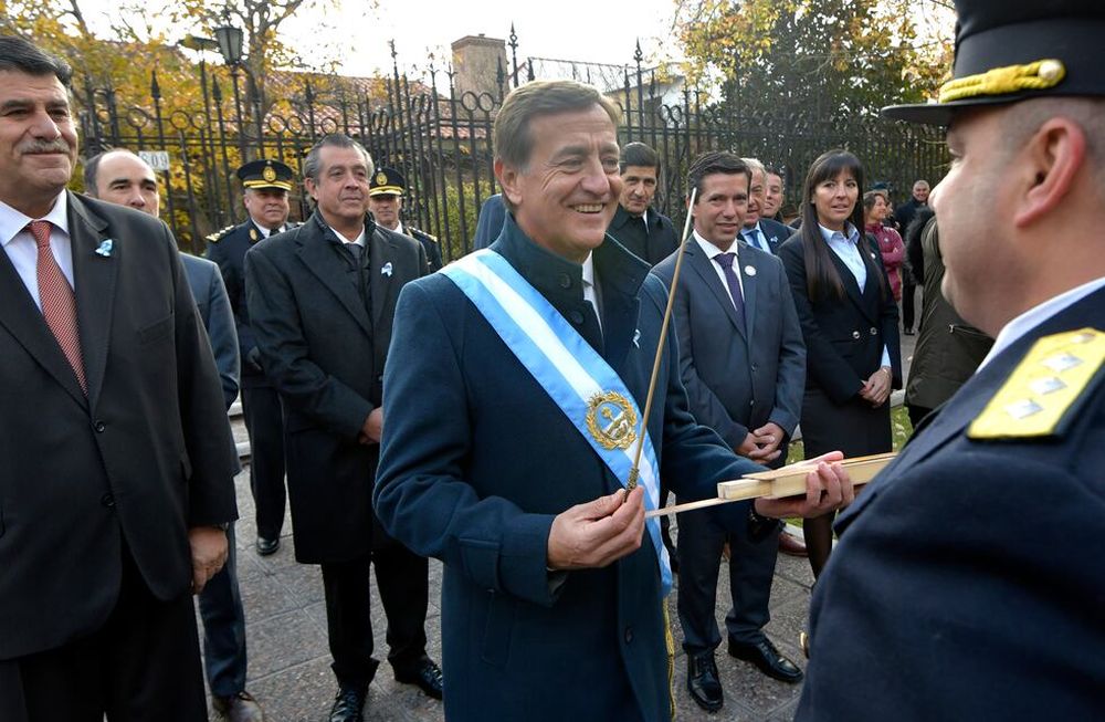 Tras el Toque el Diana del 25 de mayo, el gobernador Rodolfo Suarez, habló de la situación de la emergencia por la renuncia de anestesistas. Foto: Orlando Pelichotti / Los Andes