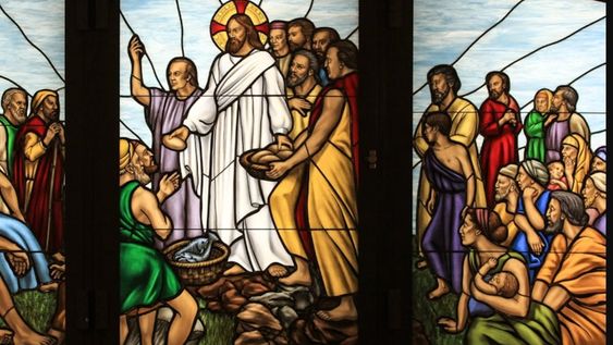 Todos se llenaron de temor y comenzaron a glorificar a Dios, diciendo: Un gran profeta ha surgido entre nosotros. Dios ha visitado a su pueblo.