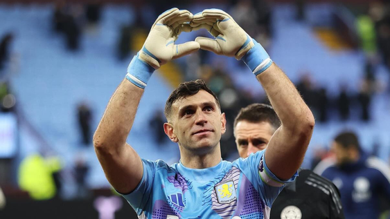 Emiliano Dibu Martínez, figura del equipo de fútbol del Aston Villa