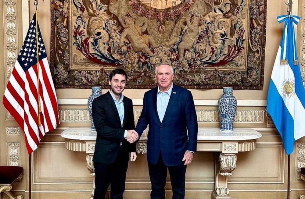 El gobernador de Chubut, Ignacio Torres, y el embajador norteamericano, Marc Stanley, acordaron el arribo de expertos para investigar el origen de los incendios en Los Alerces. X