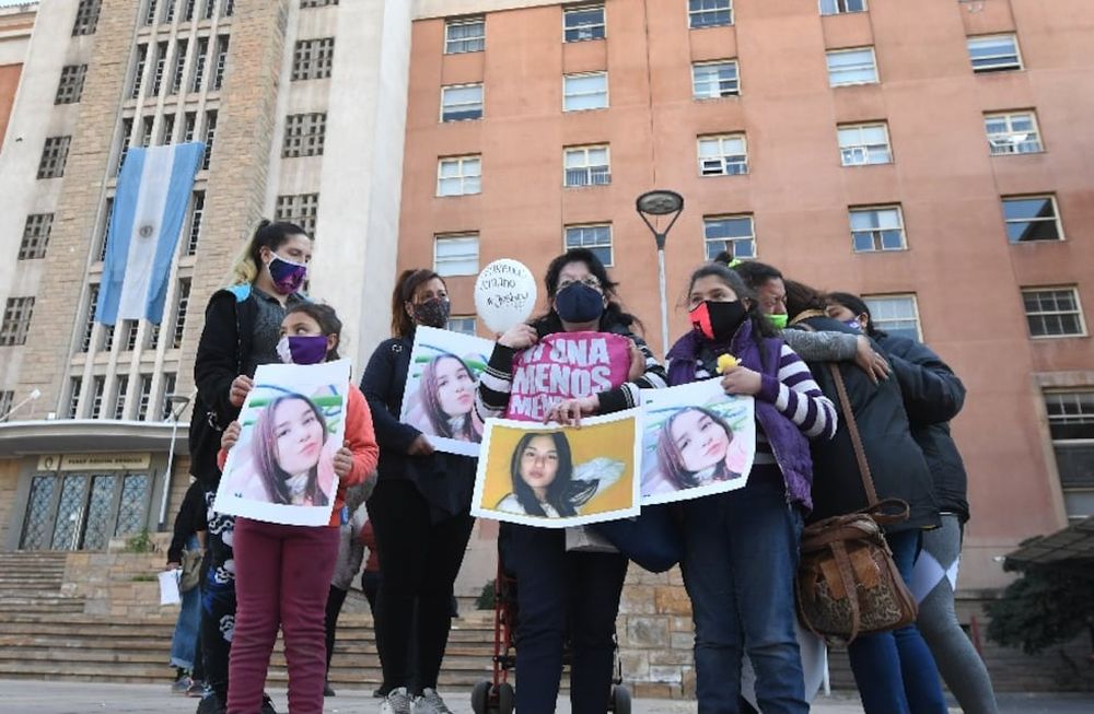 La mamá de Florencia y otros familiares siguieron las instancias de la sentencia en los Tribunales provinciales. José Gutiérrez/Los Andes