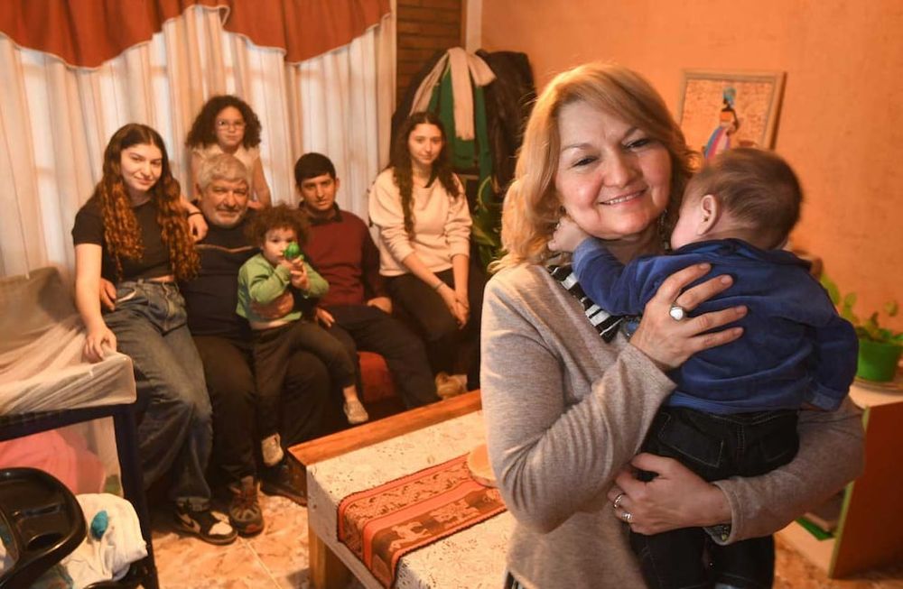 Los hijos biológicos de “Vivi” y su esposo Jorge la acompañan y reciben a chiquitos que necesitan amor y contención. Foto: José Gutierrez / Los Andes