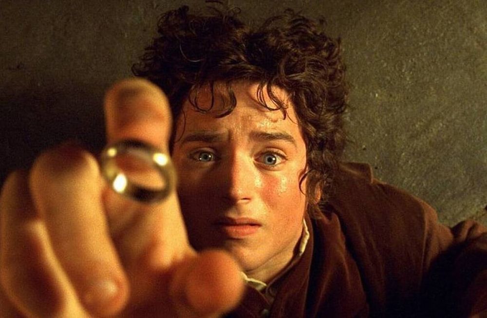 Elijah Wood dio vida a Frodo Bolsón, acompañado por un elenco increíble que suman a Ian McKellen, Viggo Mortensen, Orlando Bloom y Sean Astin.
