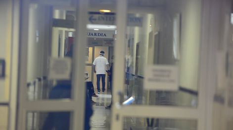 En medio de las restricciones por la crisis económica, el sistema de salud cruje por los impactos en las vías para financiar la prestación de los servicios. (La Voz/Archivo)