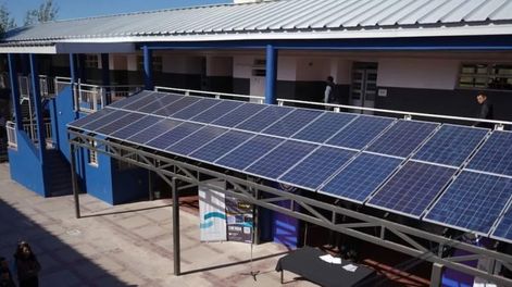 Durante los próximos dos años, 100 escuelas públicas de Mendoza comenzarán a aprovisionarse de energía a través de paneles solares