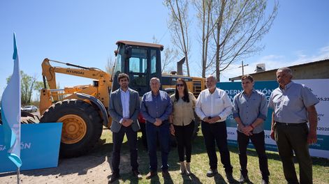 San Carlos: inicio de una obra clave, entrega de nuevas máquinas y taller en riego agrícola