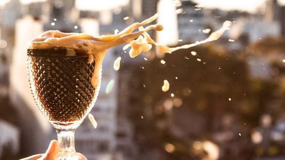 El próximo viernes 9 de junio diferentes cerveceros artesanales dela Argentina, convocados por agrupaciones de cervecerías y distintas cámaras del país,realizarán la cocción federal colaborativa de cerveza artesanal más grande de la Argentina.Más de 100 cerveceros y cerveceras de 30 cervecerías de todas las provincias del país, desdeTierra del Fuego a Formosa, estarán cocinando una nueva IPA Argenta,