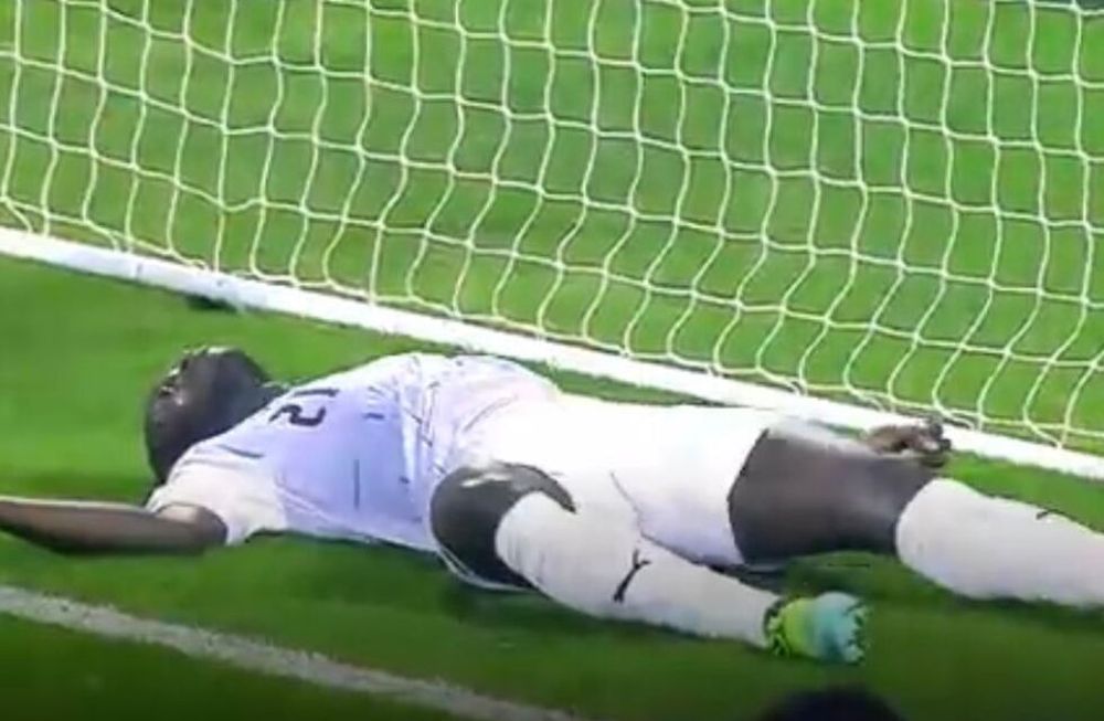 Ousmane Coulibaly, sufrió un infarto en pleno partido de la liga de Qatar.
