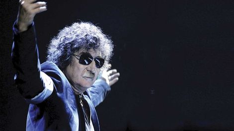 “Dios mío, Charly se murió” - Por Laura Antún