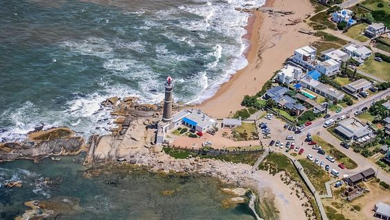 el paraiso playero tranquilo a tres horas de argentina, ideal para este verano