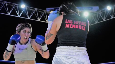 Los Andes | Tras un fallo polémico Karen Vega debutó con una victoria en el profesionalismo. / Gentileza.