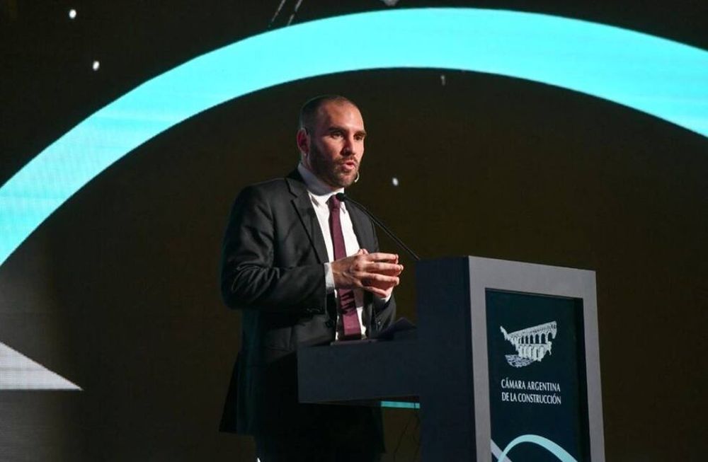 El ministro de Economía, Martín Guzmán, afirmó hoy que la reducción de la inflación es el objetivo “más importante” de la política económica del Gobierno, pero admitió que este proceso “no es lineal” y puede tener algún “vaivén”, como el que consultoras y estudios privados vienen señalando respecto de septiembre, mes en el que la tasa fue más alta que la de agosto.