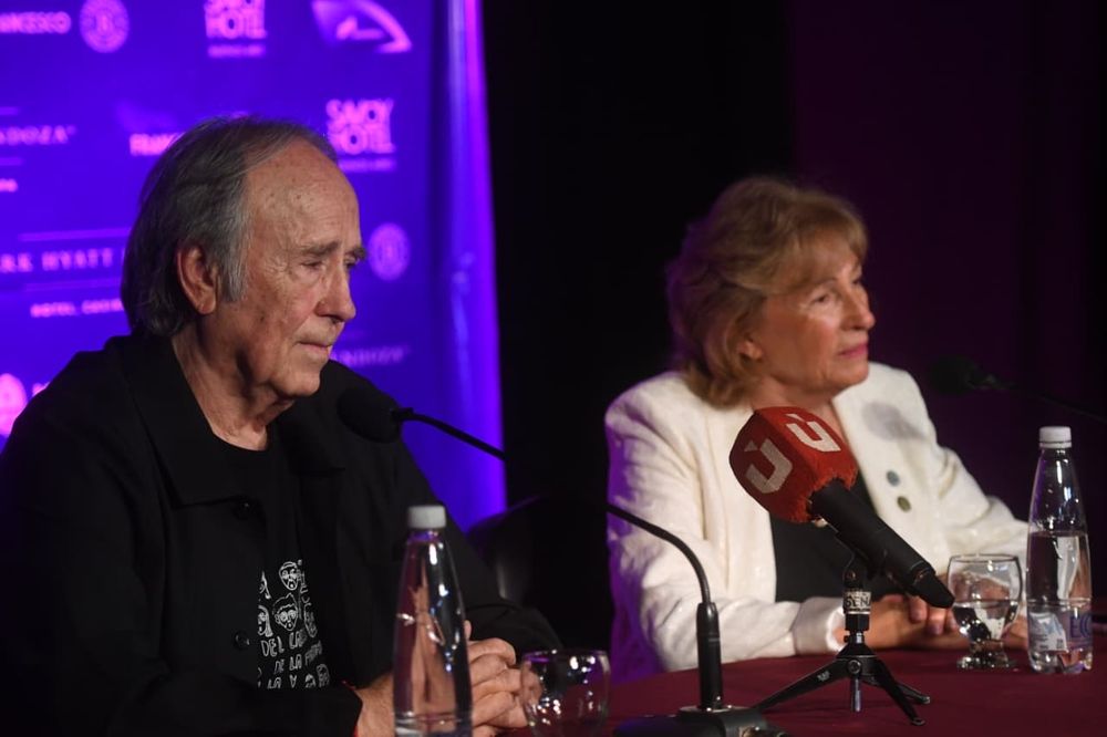 Joan Manuel Serrat dialogó con periodistas mendocinos en la conferencia de prensa previa al concierto homenaje organizado por la UNCuyo.