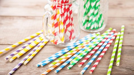 Recicla las cañitas de plástico y conviértelas en un objeto decorativo para tu casa