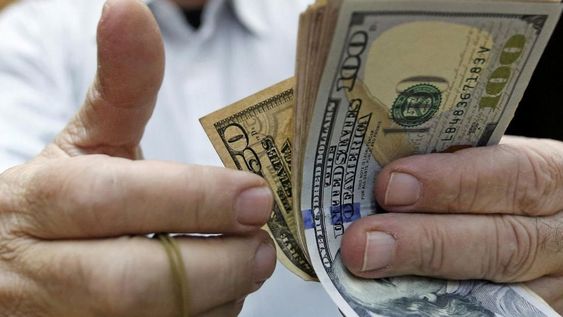 Dólar hoy: subió el turista y supera los $99