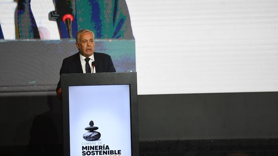Alfredo Cornejo puso en marcha la Cumbre de Minería Sostenible Mendoza. Foto: Los Andes