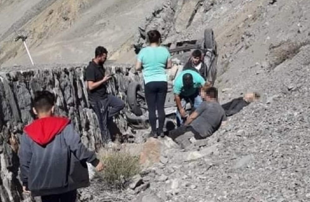 Tremendo vuelco en Alta Montaña: desbarrancó en la ruta y cayó siete ...