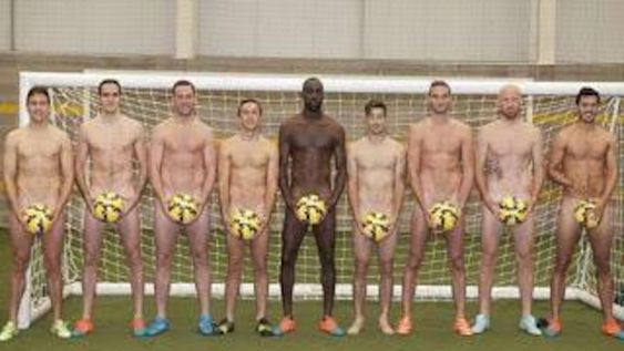 Futbolistas ingleses se desnudaron por una campaña de prevención