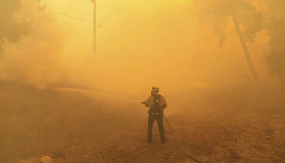 Incendio en Los Ángeles: más de 2.000 hectáreas arrasadas y miles de personas evacuadas