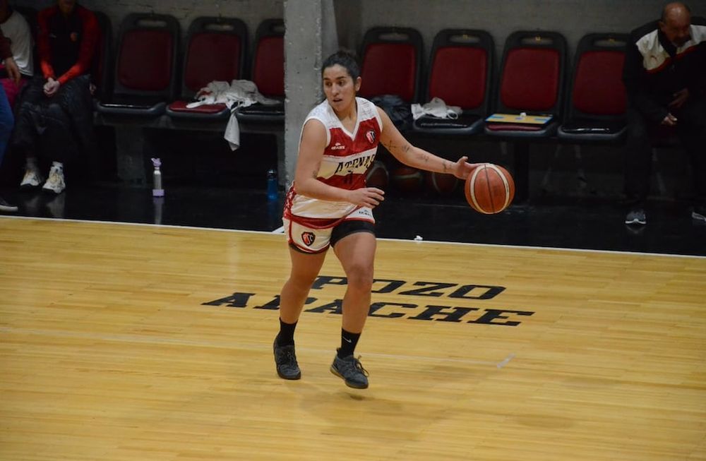 Maru Sandoval, figura de Atenas con 21 puntos ante San José. / Gentileza: SALTO INICIAL.