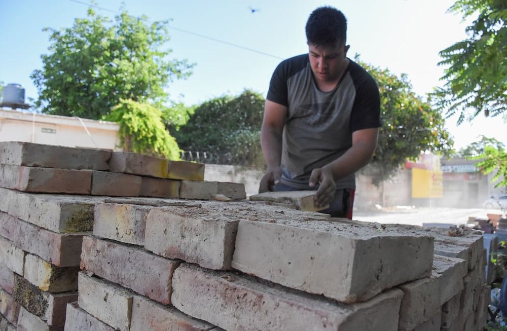 Construir una vivienda económica tradicional de 61 m2 en Mendoza, con hierros, ladrillo y todo lo que implica edificar en una provincia sísmica, tiene un costo superior a los $11 millones. / Foto: Mariana Villa / Los Andes