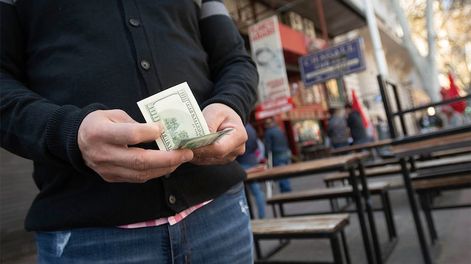 El Dólar blue tras la presentación de Javier Milei en el Congreso, tuvo una leve suba.