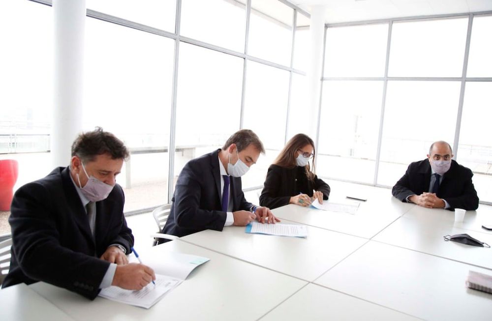 Firma de Convenio Marco de Asistencia y Cooperación Recíproca de la Suprema Corte de Justicia con el Ministerio de las Mujeres, Géneros y Diversidad (MMGyD) de la Nación. Participaron los ministros Mario Adaro y Omar Palermo, el ministro de Justicia y Derechos Humanos de la Nación, Martín Soria y la Ministra de las Mujeres, Géneros y Diversidad de la Nación, Elizabeth Victoria Gómez Alcorta.