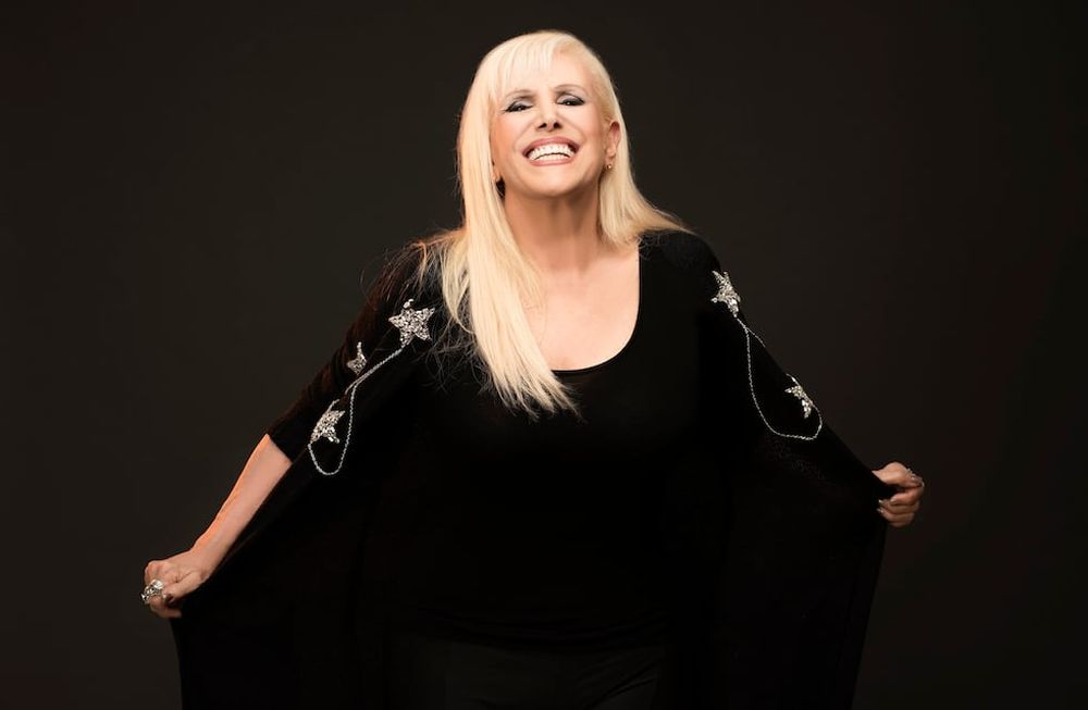 Siempre vigente, Valeria Lynch vuelve al Arena Maipú con un show para su público fiel.