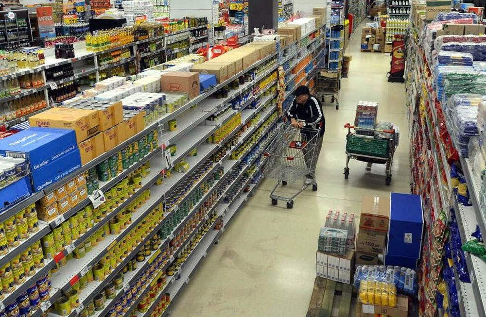 Las ventas en supermercados del país disminuyeron 1,3% y acumularon 16 caídas consecutivas