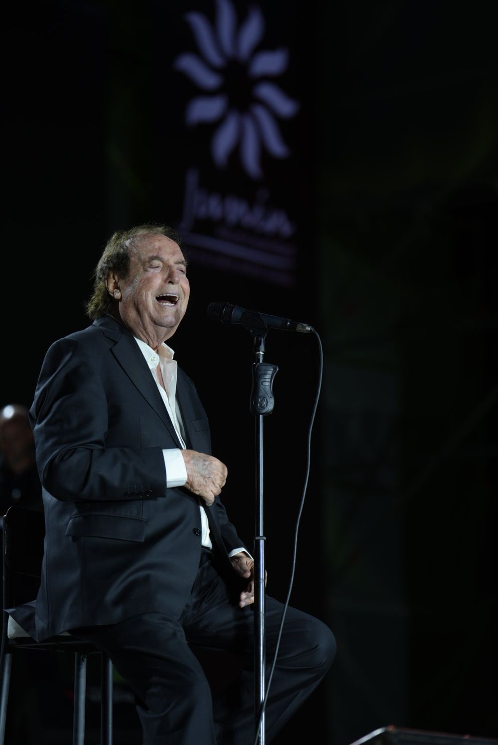 Junín coronó a Mara Valentina Lizana Muñoz como su reina de la Vendimia en una noche memorable.
