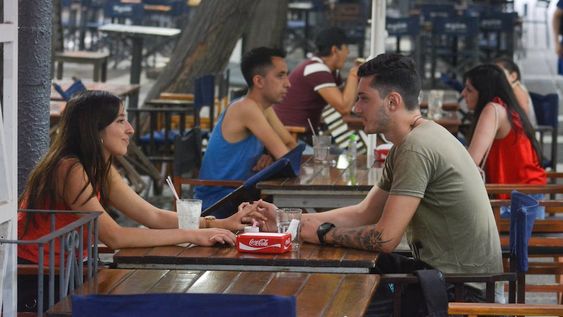 Bares y restoranes se han preparado para un san Valentín “extra large”, ya que cae en domingo y en la previa del fin de semana largo de Carnaval / Nicolás Ríos