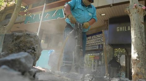 Los Andes | Primer recorte. La inversión en obra pública es lo primero que se regula cuando el rojo fiscal amenaza las cuentas. Foto: Orlando Pelichotti / Los Andes.