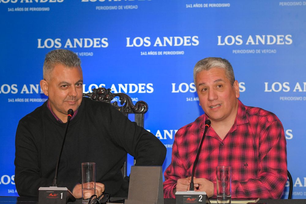 El autor Fernando G. Toledo y el periodista Rubén Valle compartieron un diálogo profundo que recorrió los ejes de “Cruz y ficción”.