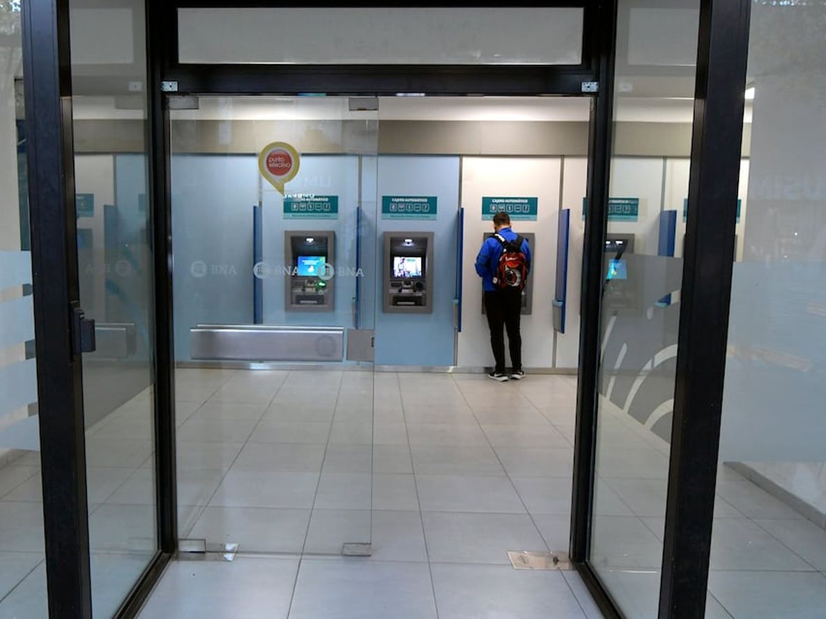 Archivo Los Andes Paro BancarioJornada de paro del gremio de la bancaria en Argentina. Los bancos no abrieran sus puertas en esta jornada.Foto: Orlando Pelichotti / Los Andes