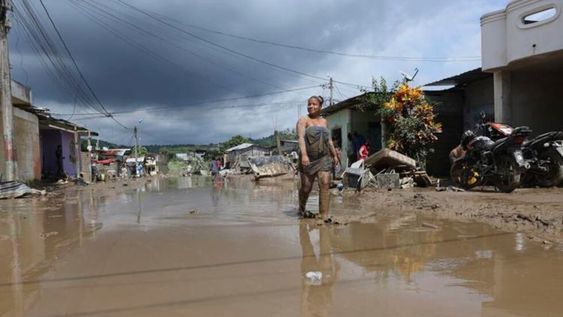 Inundaciones en Ecuador. La región de Esmeraldas fue muy afectada por las fuertes lluvias del pasado lunes, y al día de hoy continúan las tareas de rescate.