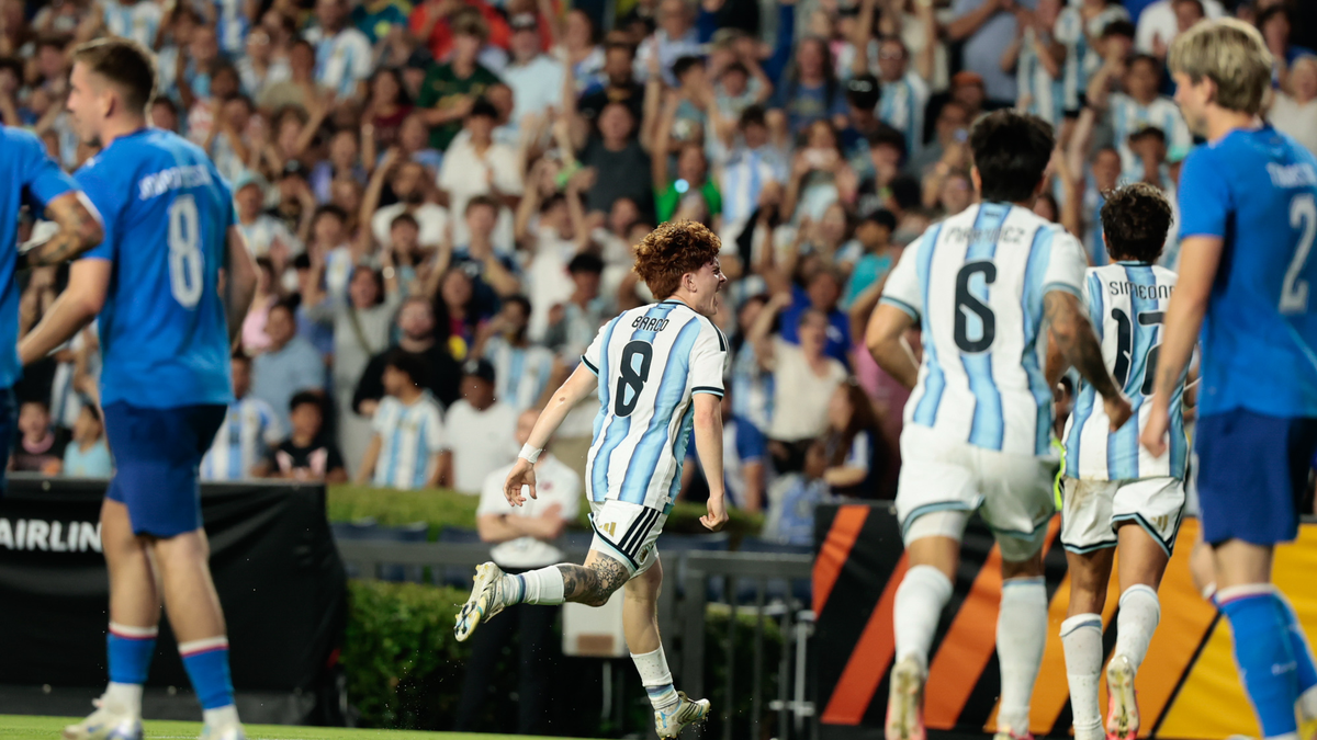 Con gol de Barco, la Selección Argentina supera a Islandia e