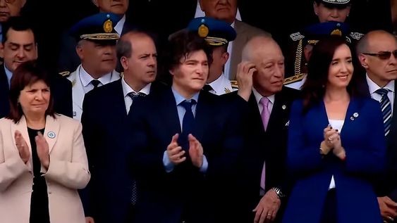 Javier Milei y Victoria Villarruel se mostraron juntos en la ceremonia de premiación de la Escuela de Cadetes Comisario General Juan Ángel Pirker de la Policía Federal.