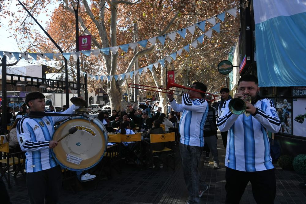 La calle Arístides se prepara para el partido de la Selección Argentina.&nbsp;&nbsp;