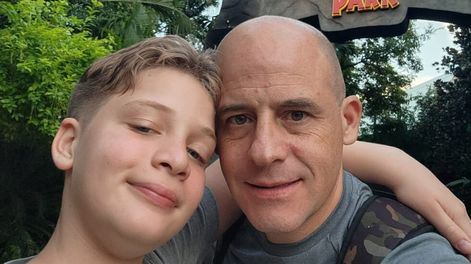 Los padres de Juan afrontan en forma privada al profesional ya que la prepaga no autoriza a una maestra especial. | Foto: gentileza