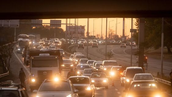 Imagen ilustrativa. Archivo. Los controles se realizan en los distintos accesos a la ciudad de Mendoza pidiendo certificados de circulación.  Foto: Ignacio Blanco / Los Andes
