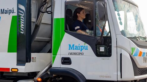 Mujeres al mando: Maipú abre camino con sus primeras choferes profesionales
