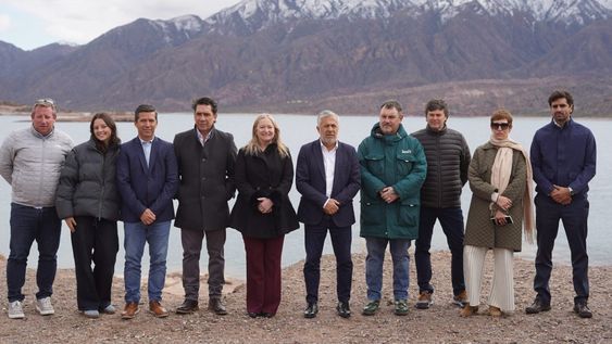 buscan que en diciembre haya servicios turisticos en el perilago del dique potrerillos